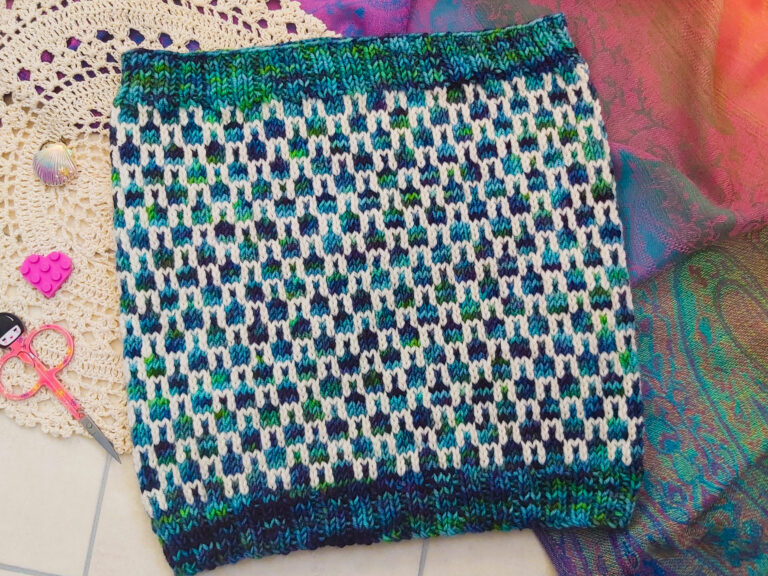 Arches Cowl: Stylish and Simple